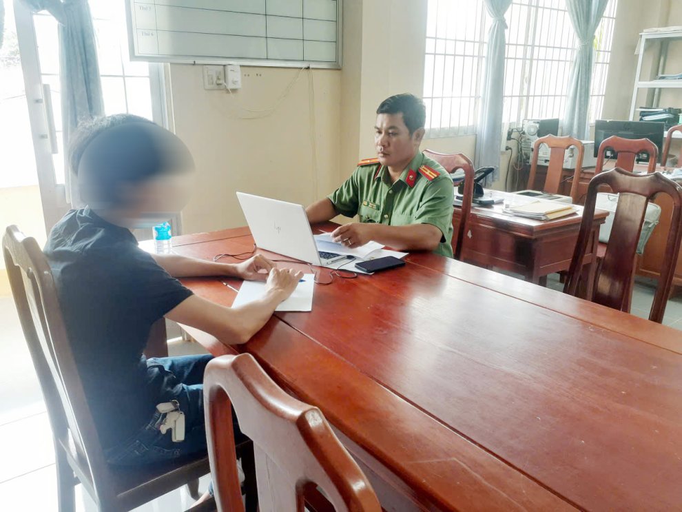 Công an xã Hàm Giang lập biên bản xử lý 01 trường hợp nhập cảnh trái phép
