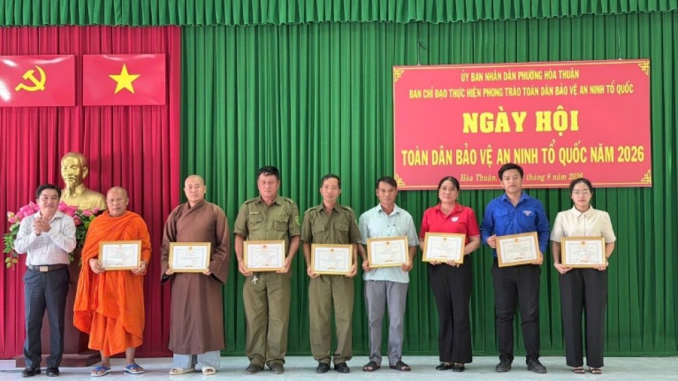 5 trao khen UBND phường