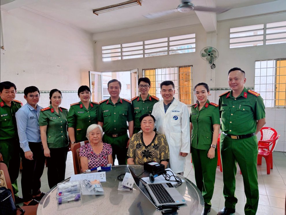 Ảnh thu mẫu ADN 2