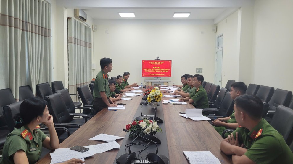Cán bộ chiến sỹ Công an xã phát biểu tham luận
