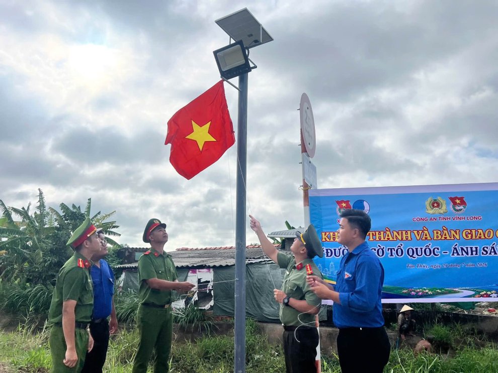 Công trình “Tuyến đường cờ, ánh sáng”