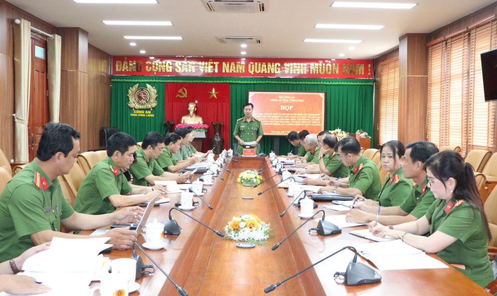 Đại tá Nguyễn Văn Hạnh, Phó Giám đốc Công an tỉnh phát biểu kết luận buổi lam việc