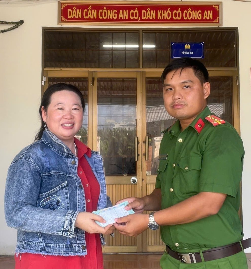 hình ảnh người dân nhận lại tài sản