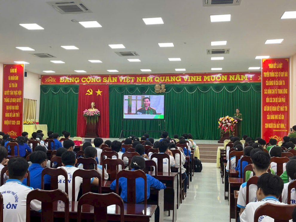 Công an xã Trà Ôn tổ chức tuyên truyền, giáo dục pháp luật về phòng, chống tệ nạn ma túy
