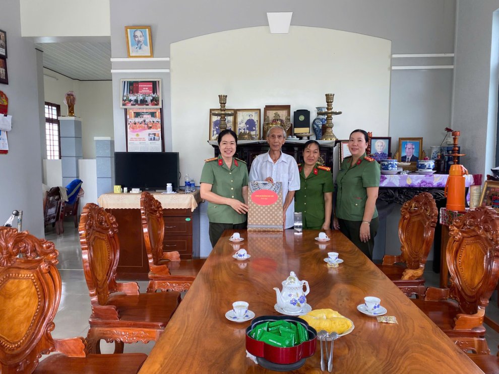 Thăm Đại tá Nguyễn Thanh Tùng