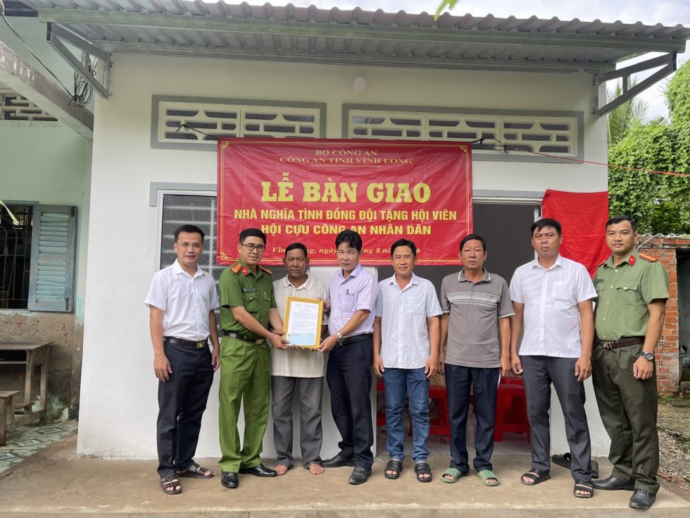 Trao Quyết định tặng nhà