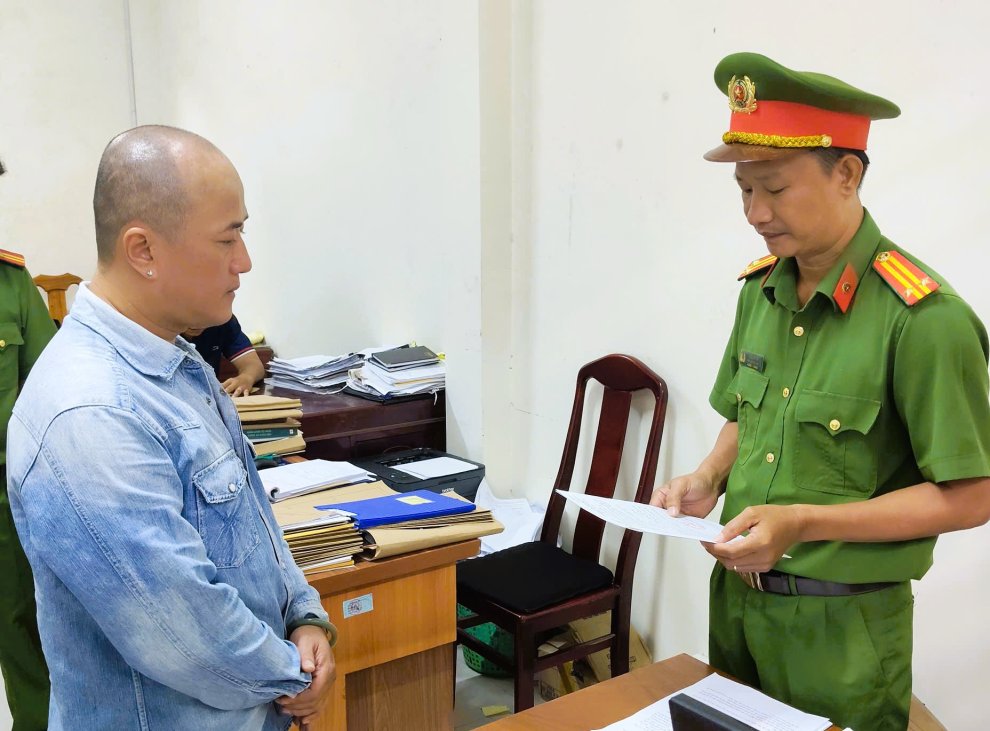 Phục hồi điều tra, bắt tạm giam bị can để điều tra về hành vi can tội cố ý gây thương tích và bắt, giữ người trái pháp luật