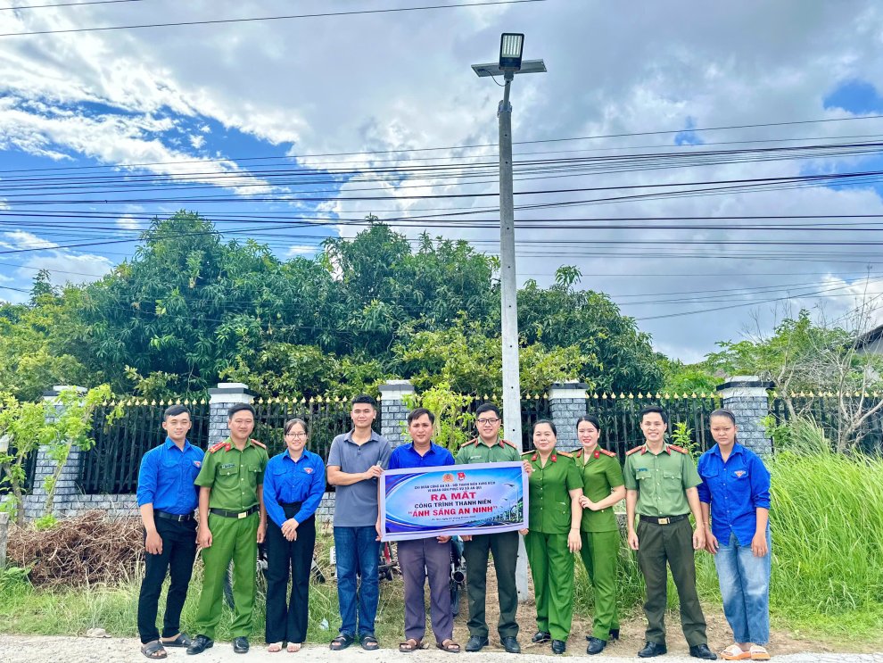 Chi đoàn Công an xã An Qui ra mắt công trình thanh niên “Ánh sáng an ninh”