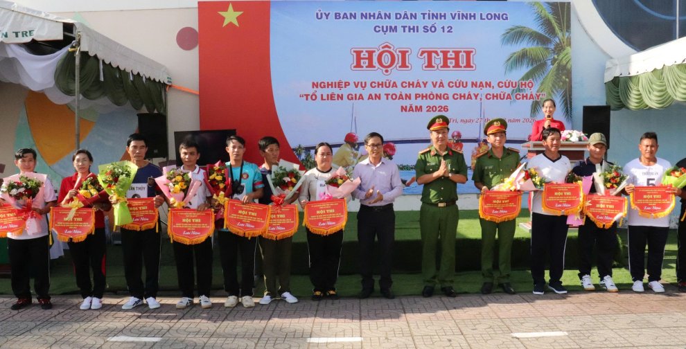 Công an xã Ba Tri tham mưu tổ chức thành công Hội thi nghiệp vụ chữa cháy và cứu nạn, cứu hộ “Tổ liên gia an toàn phòng cháy, chữa cháy” năm 2026
