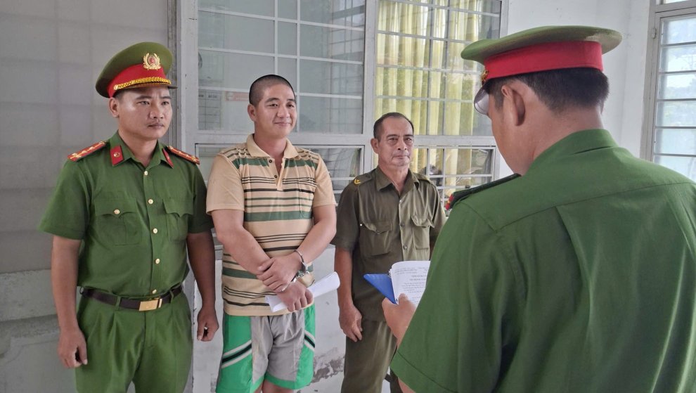 Bắt tạm giam đối tượng về hành vi can tội cố ý gây thương tích