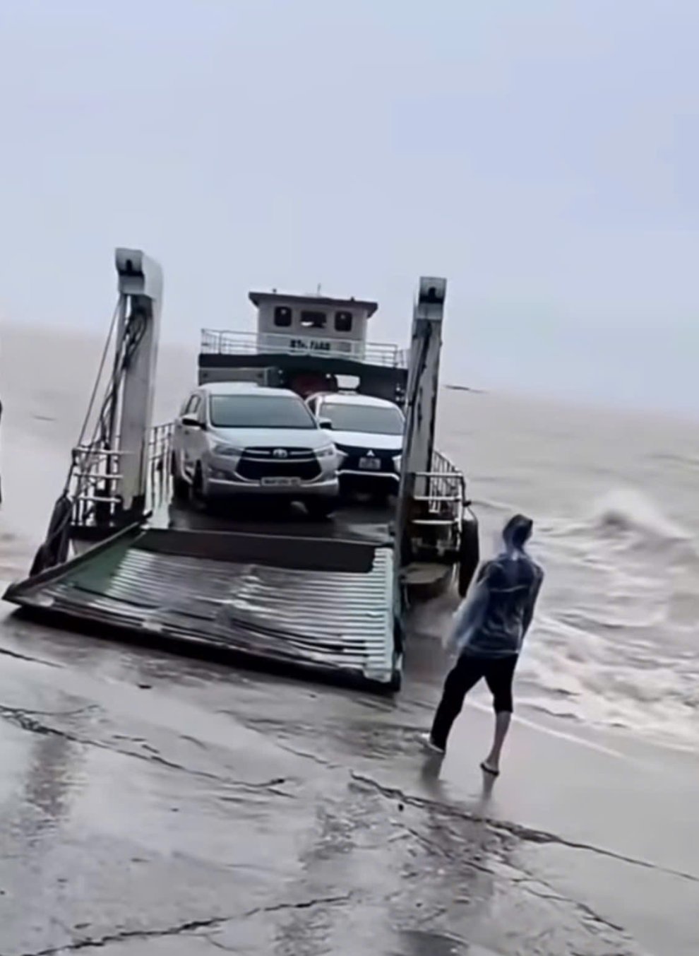 Trạm Cảnh sát đường thuỷ Định an vào cuộc xác minh video clip phà chở khách và phương tiện mất ATGT đường thủy