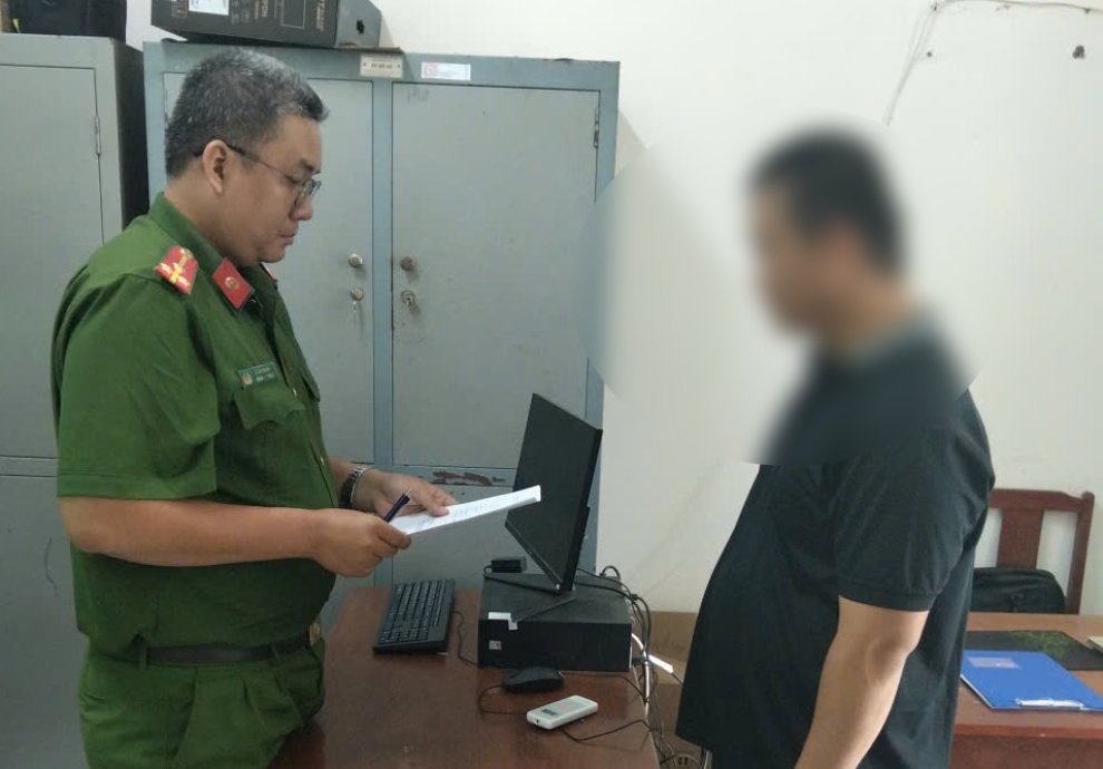 ẢNH BÀN GIAO QUYẾT ĐỊNH