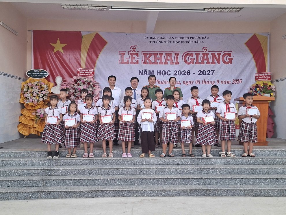 ảnh tặng quà trường ph