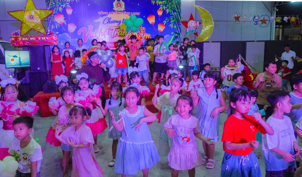 Các hoạt động vui tươi diễn ra tại chương trình (8)