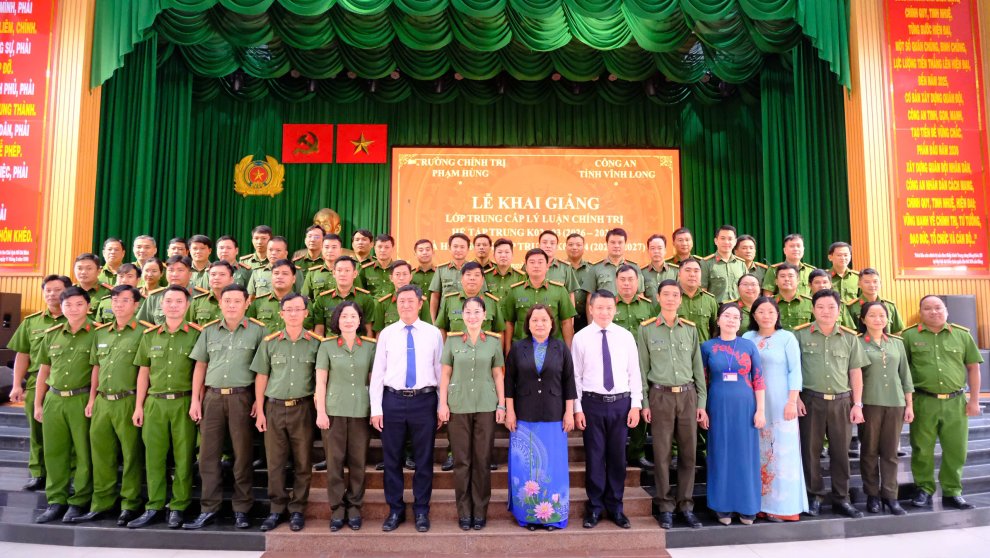 chụp ảnh lưu niệm 2