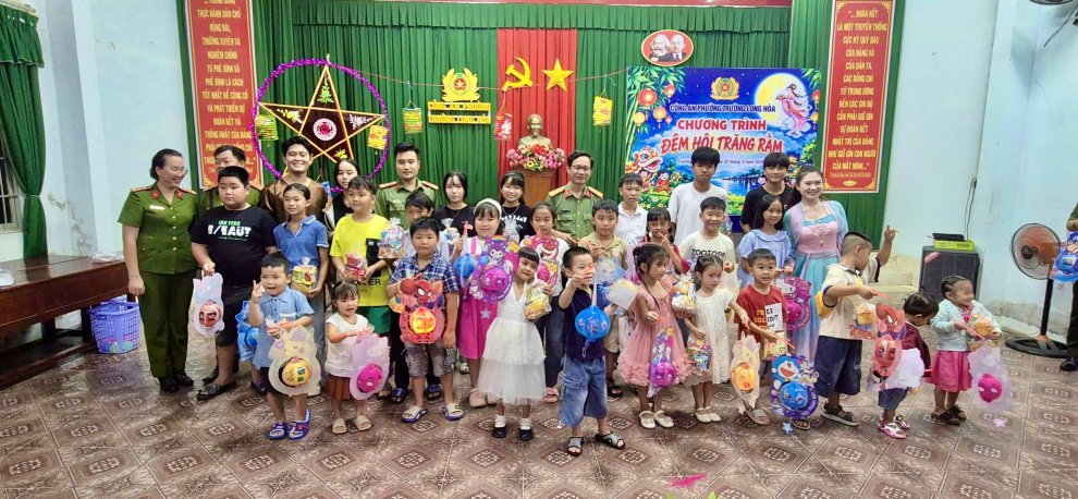 Công an phường Trường Long Hòa tổ chức “Đêm hội Trăng rằm”