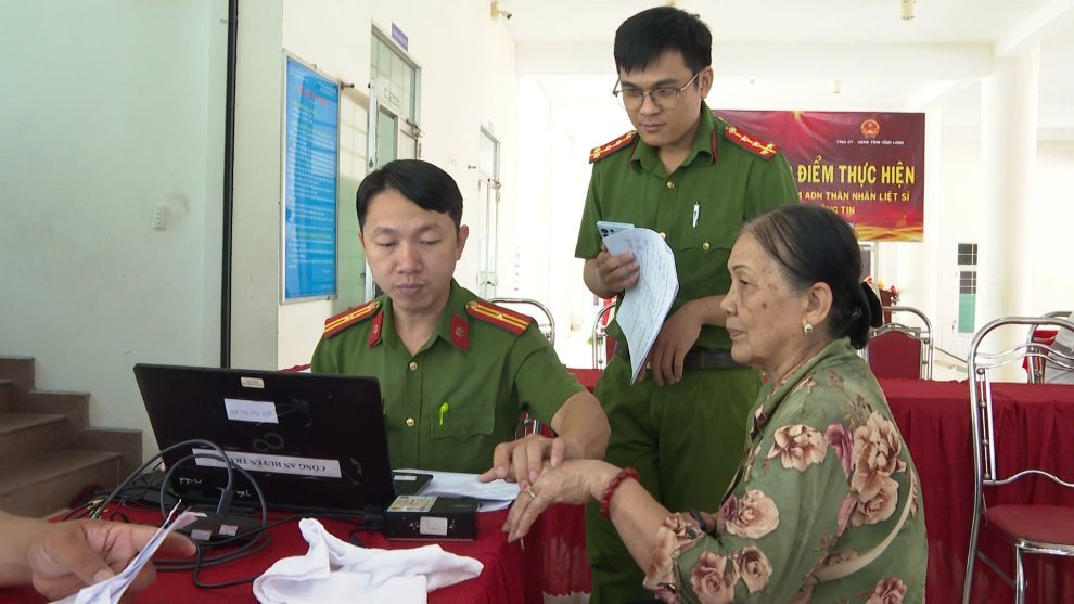 Thu nhận mẫu ADN thân nhân liệt sĩ