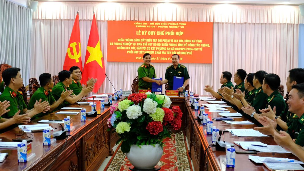 Tiến hành ký kết