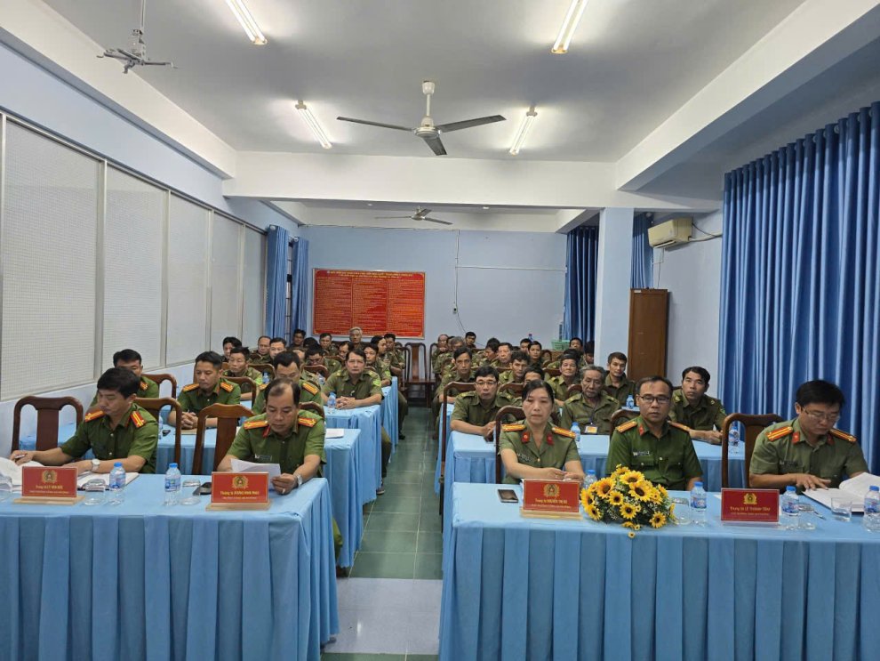Công an phường Long Đức tổ chức tập huấn nghiệp vụ cho lực lượng tham gia bảo vệ an ninh, trật tự ở cơ sở