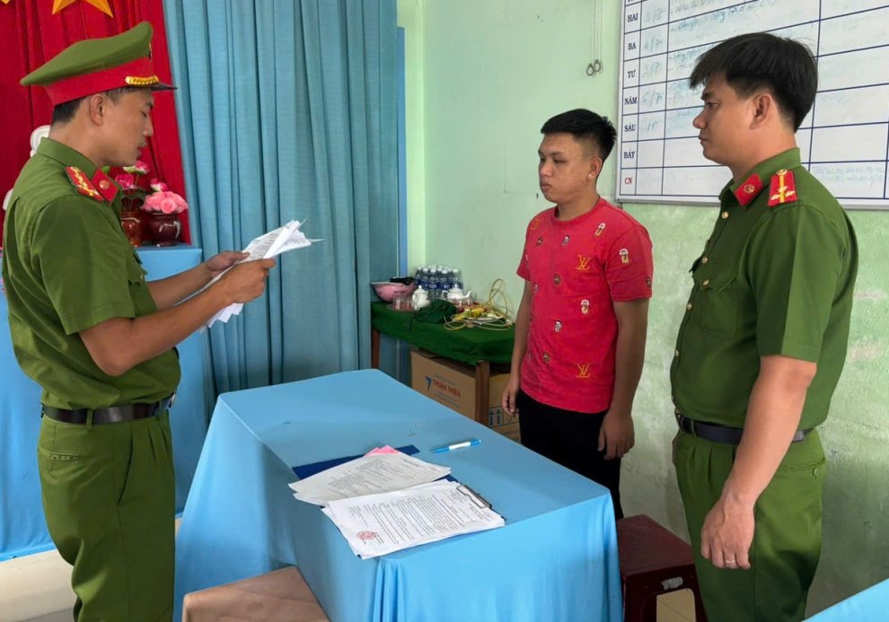 Bắt 02 bị can tạm giam về hành vi tổ chức sử dụng trái phép chất ma túy