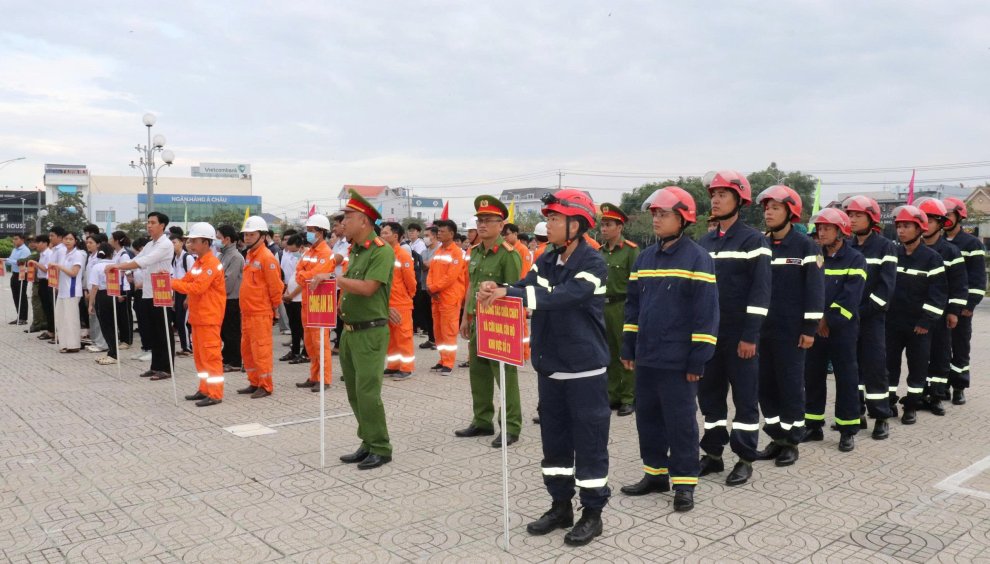 Công an xã Ba Tri tham mưu tổ chức Lễ mít tinh hưởng ứng “Ngày toàn dân phòng cháy và chữa cháy” năm 2026