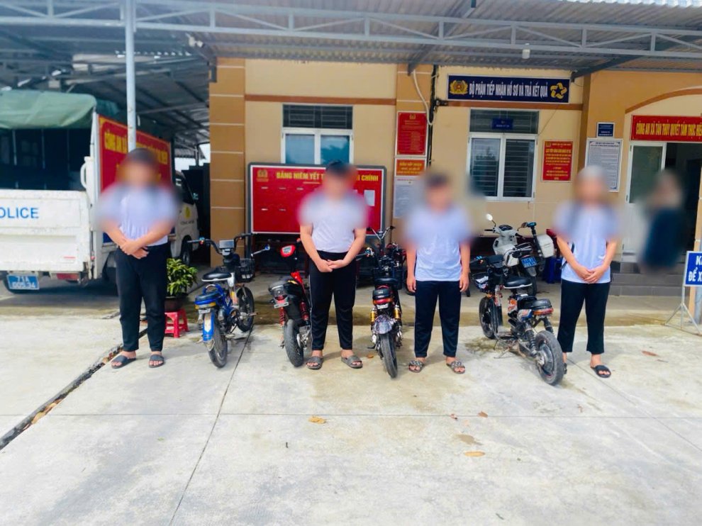 Công an xã Tân Thủy chấn chỉnh tình trạng học sinh tự ý “độ, chế” xe điện