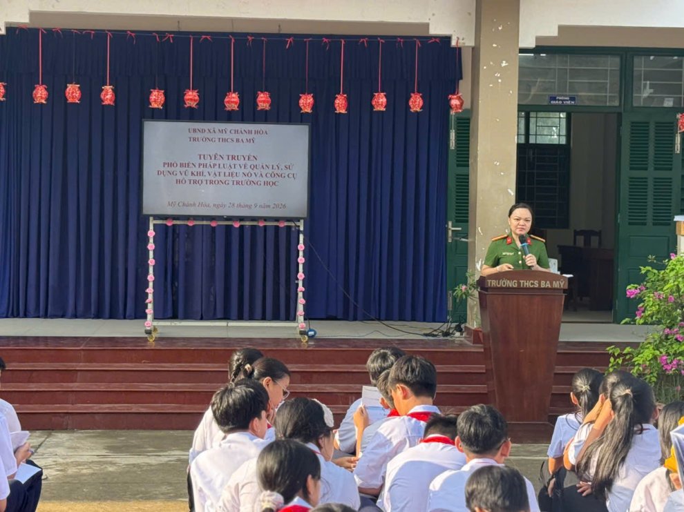 Cán bộ tuyên truyền