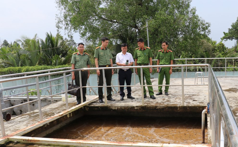 Đoàn công tác kiểm tra hệ thống xử lý nước thải