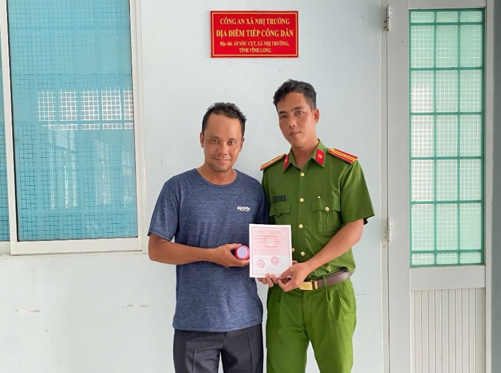 hình trao con dấu