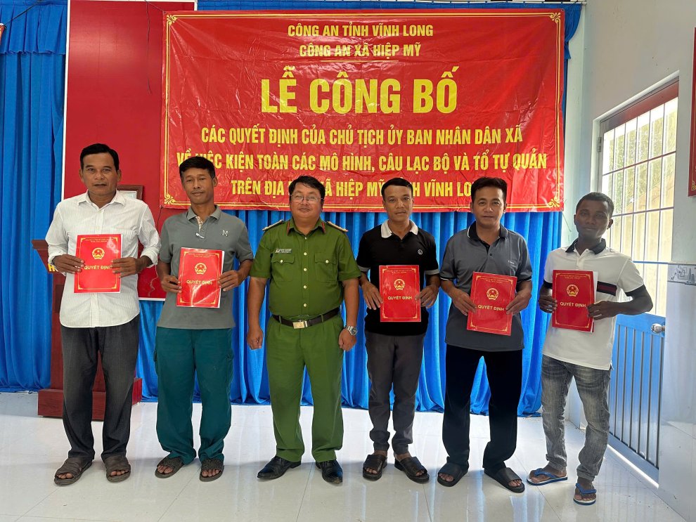 Công an xã Hiệp Mỹ công bố quyết định của Chủ tịch UBND xã về việc kiện toàn 05 Tổ nhân dân tự quản tại ấp Ô Răng