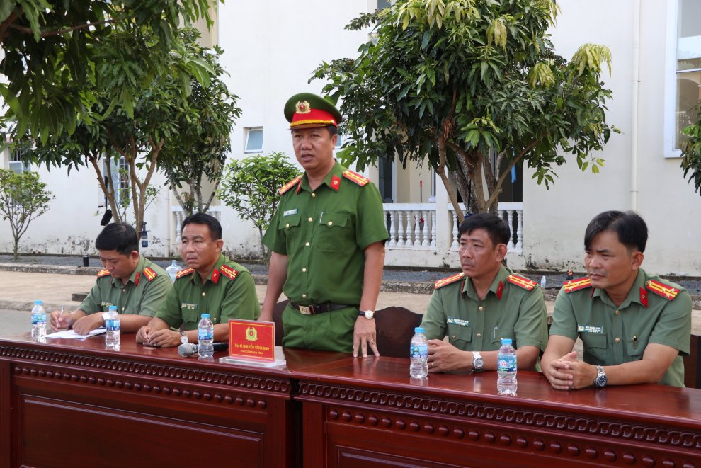 Đại tá Nguyễn Văn Hạnh, Phó Giám đốc Công an tỉnh kiểm tra công tác huấn luyện Trung đoàn Cảnh sát cơ động dự bị chiến đấu