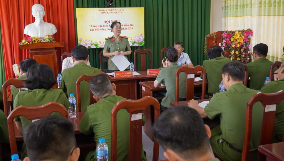 Đại tá Nguyễn Thị Hải Yến, Phó Giám đốc Công an tỉnh chủ trì hội nghị thông qua kết quả kiểm tra Công an các xã Vĩnh Xuân, Hòa Bình và Hiếu Thành