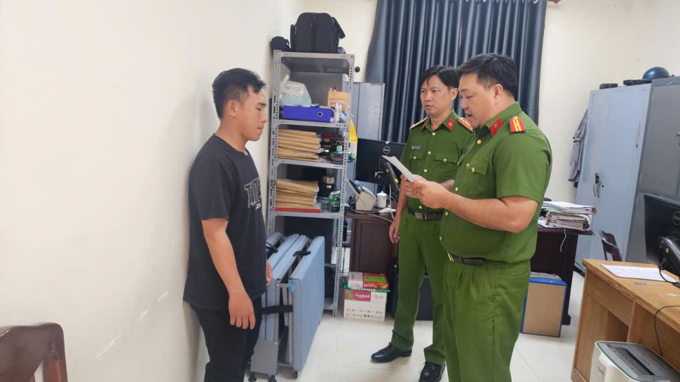 tạm giam lâm