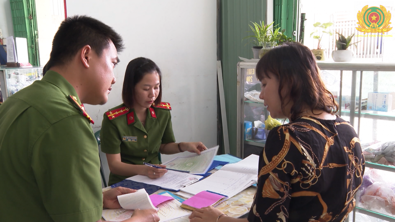 Công an thành phố Vĩnh Long đa dạng nhiều hình thức tuyên truyền pháp luật