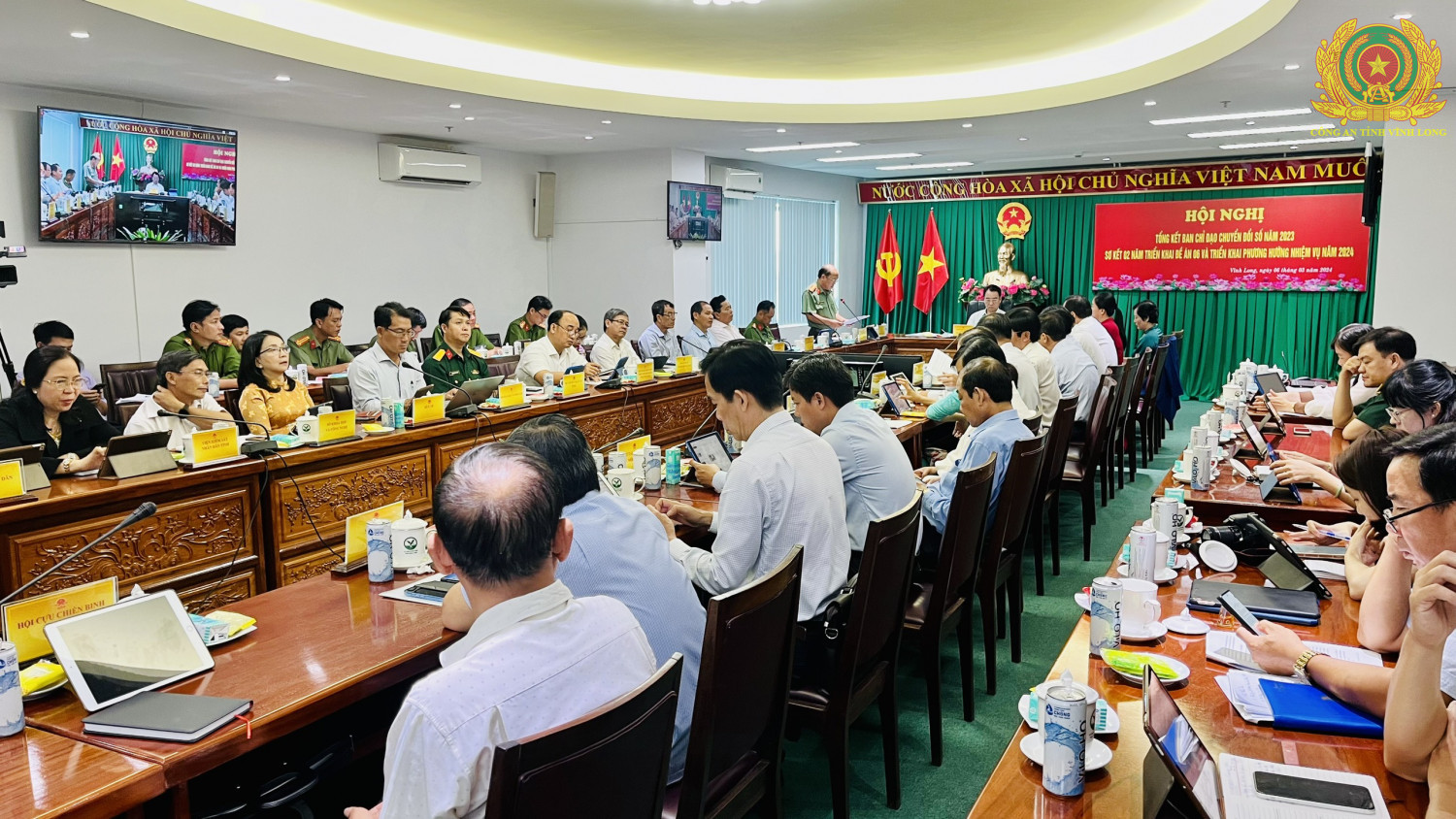 Quang cảnh hội nghị