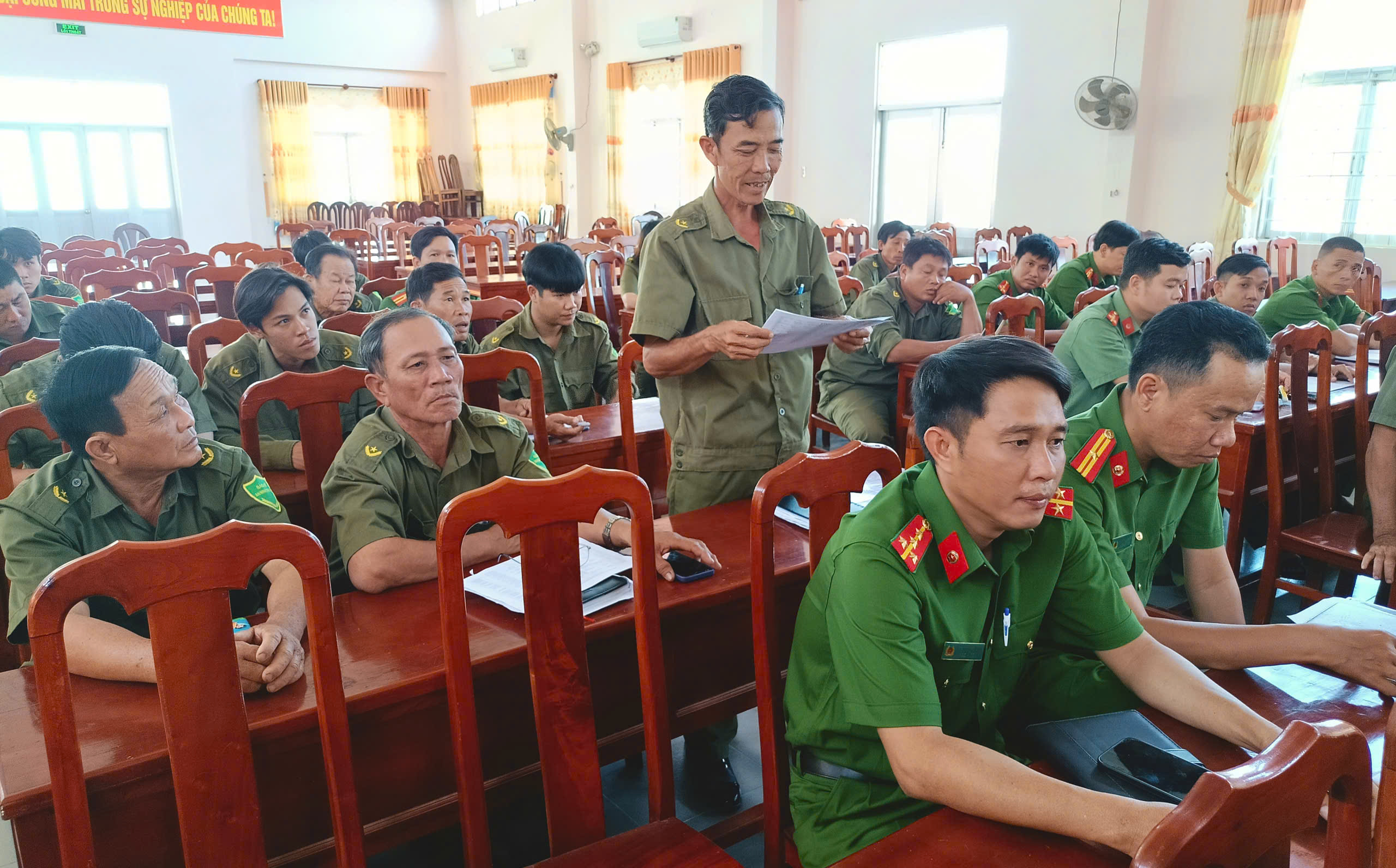 2 Đại biểu tham luận tại cuộc họp