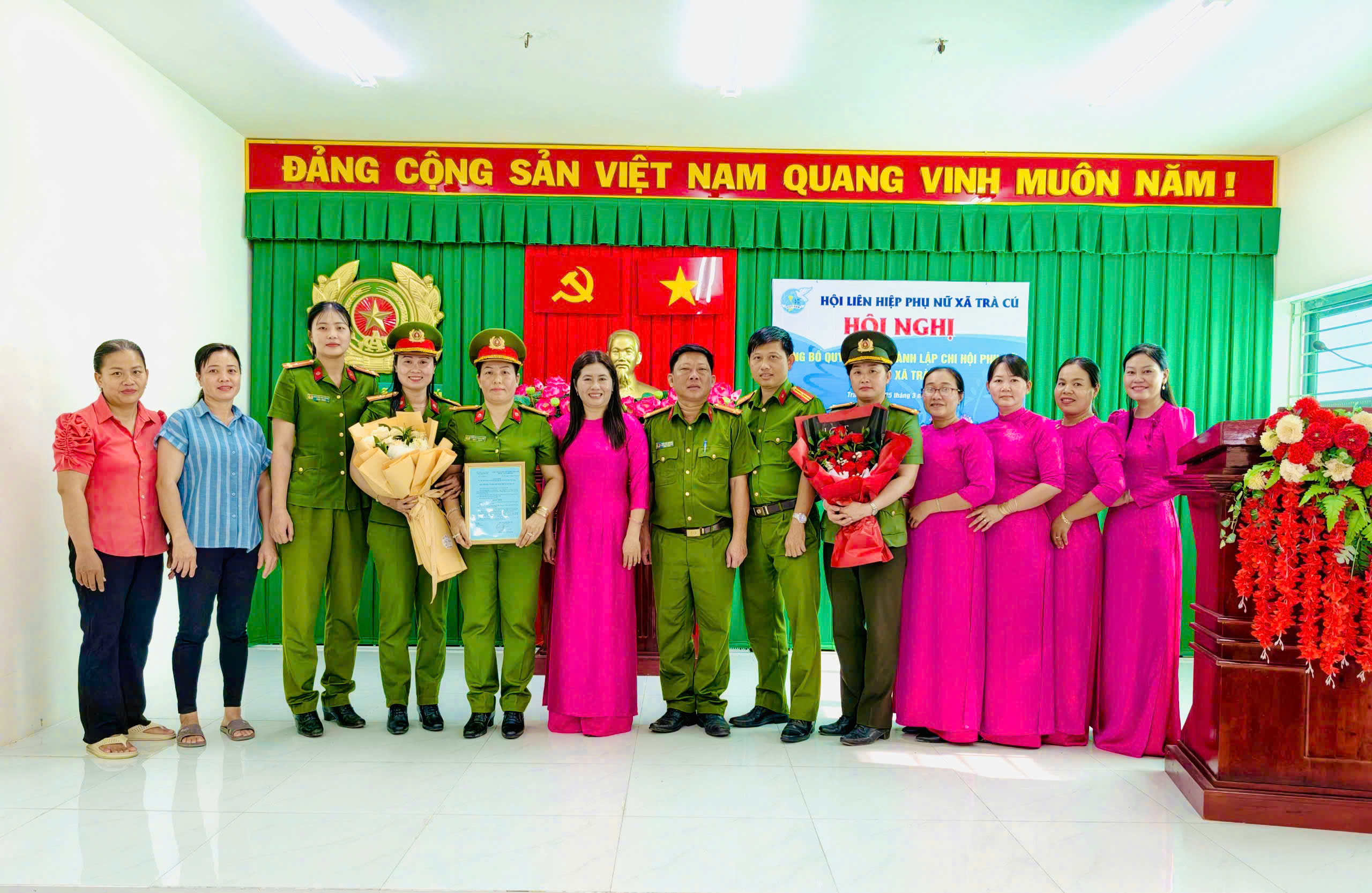 Ảnh 1 Chi hội chụp ảnh cùng đại biểu