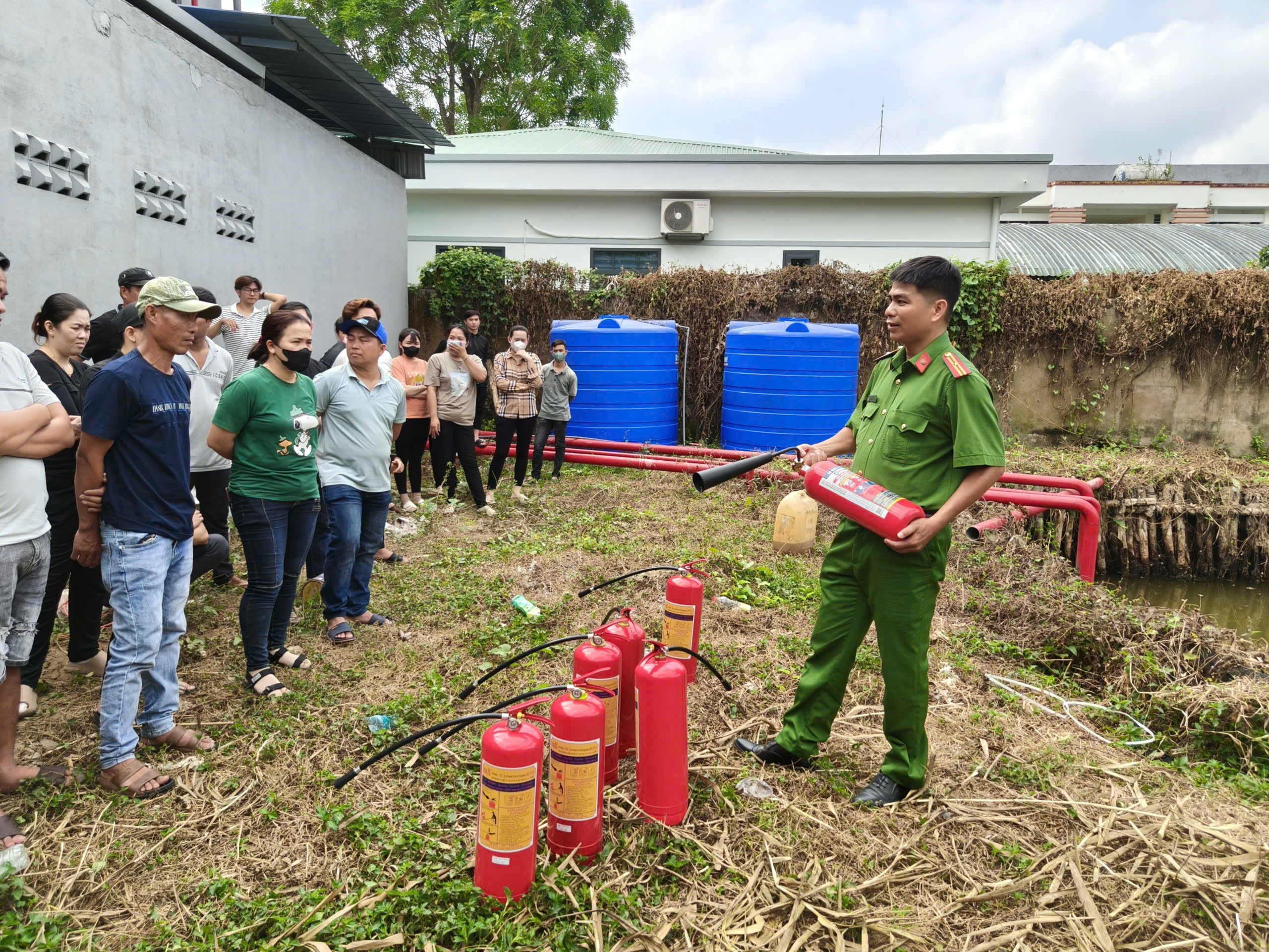 Ảnh 2 Hướng dẫn cơ sở sử dụng phương tiện chữa cháy xách