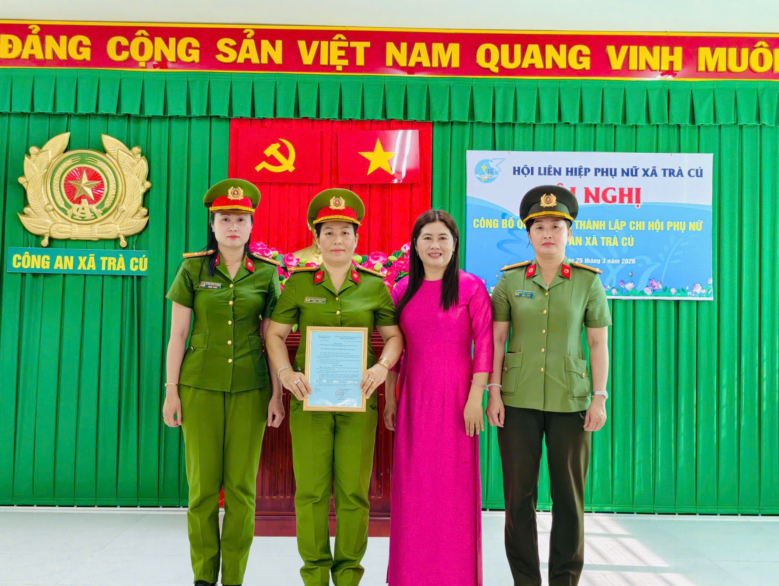 Ảnh 2 Trao quyết định