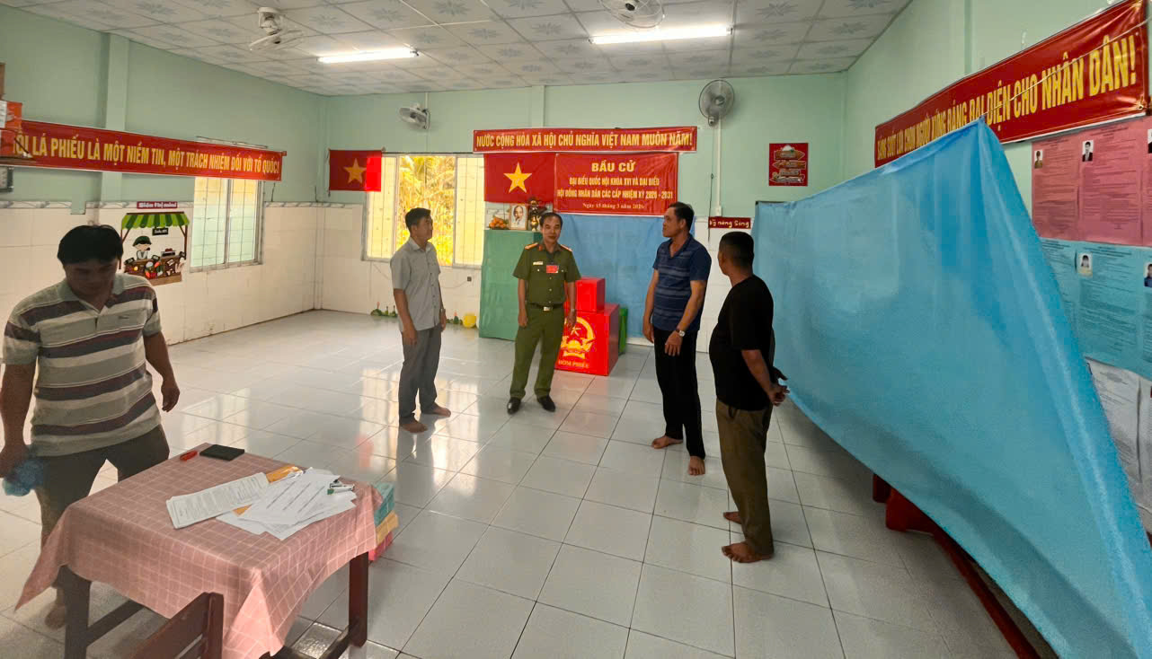 anh 3 Truong cong an huong dan To bau cu