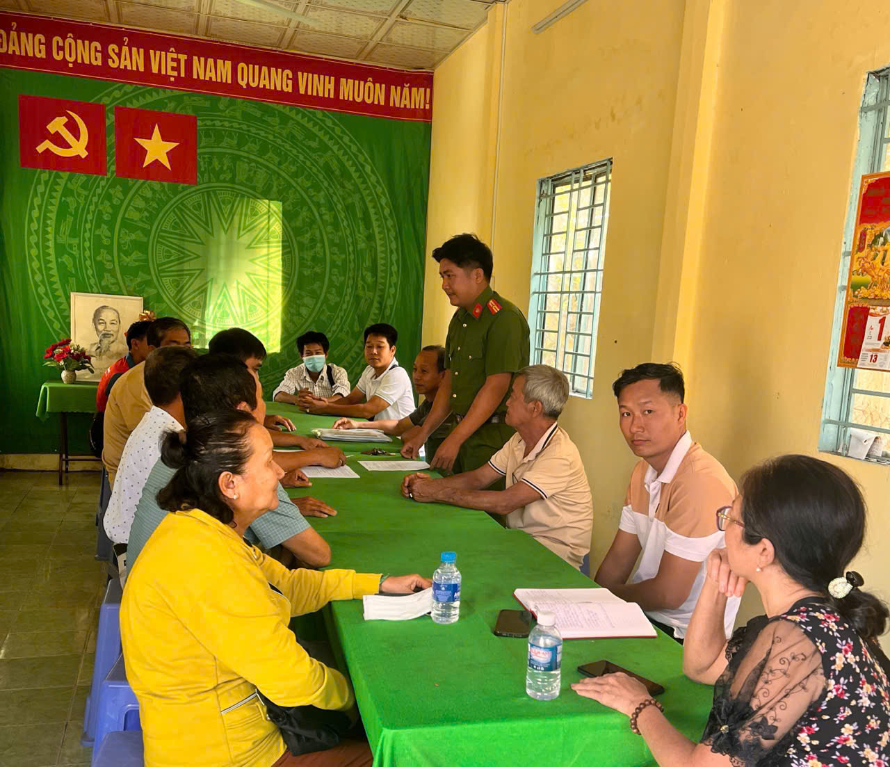 anh 4 Pho truong cong an tuyen truyen bau cu