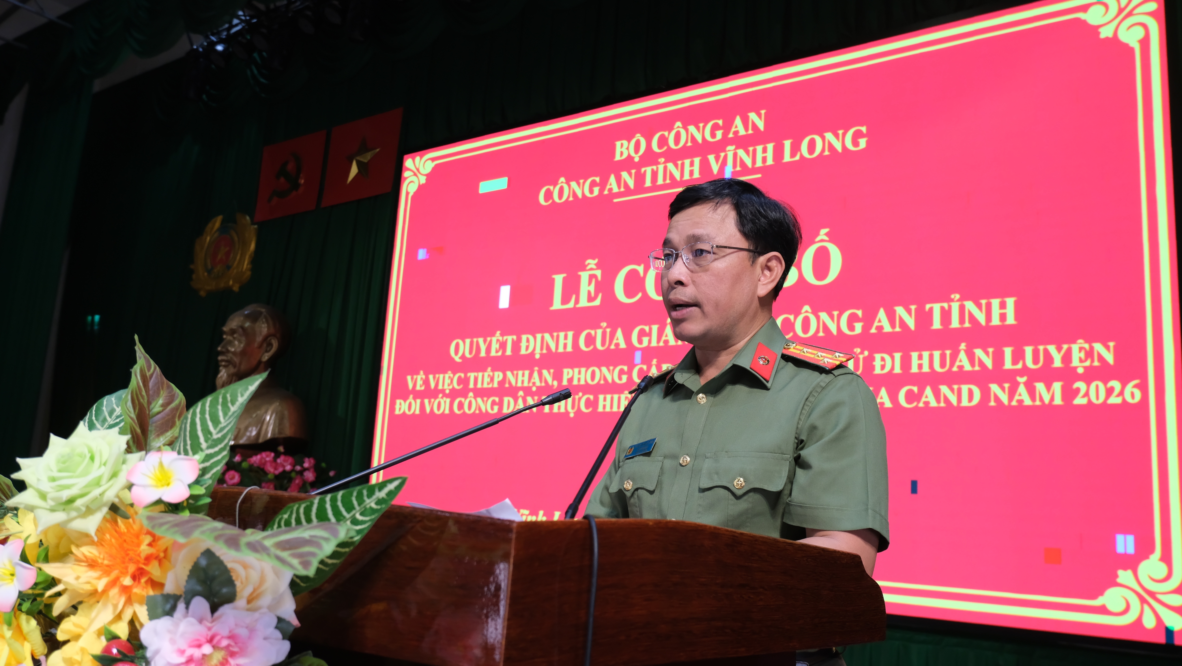 Đại tá Phạm Thanh Tùng, Phó Giám đốc Công an tỉnh Vĩnh Long phát biểu tại buổi lễ