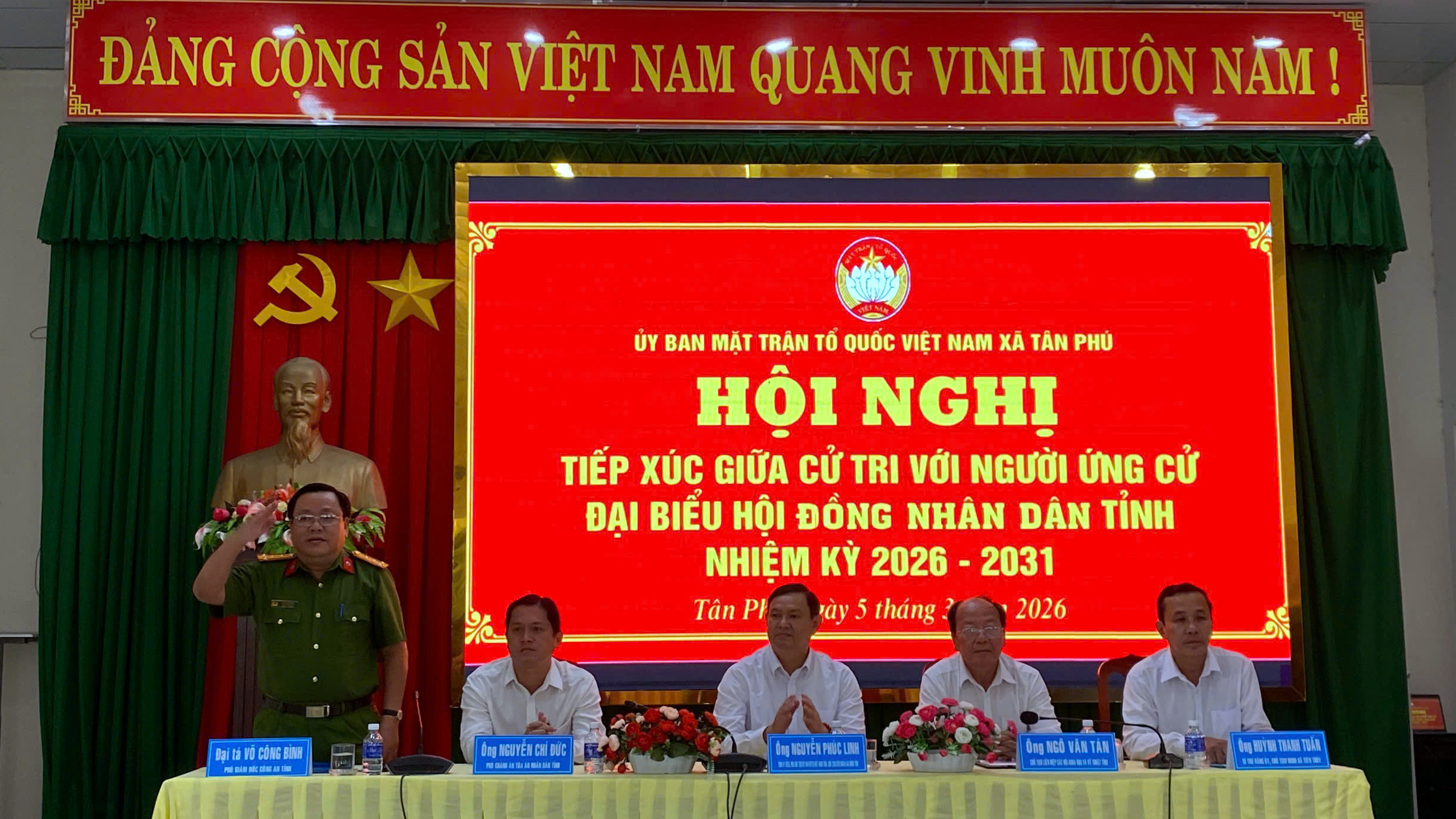Đại tá Võ Công Bình cùng những người ứng cử đại biểu HĐND tỉnh nhiệm kỳ 2026 2031 tại đơn vị bầu cử số 16