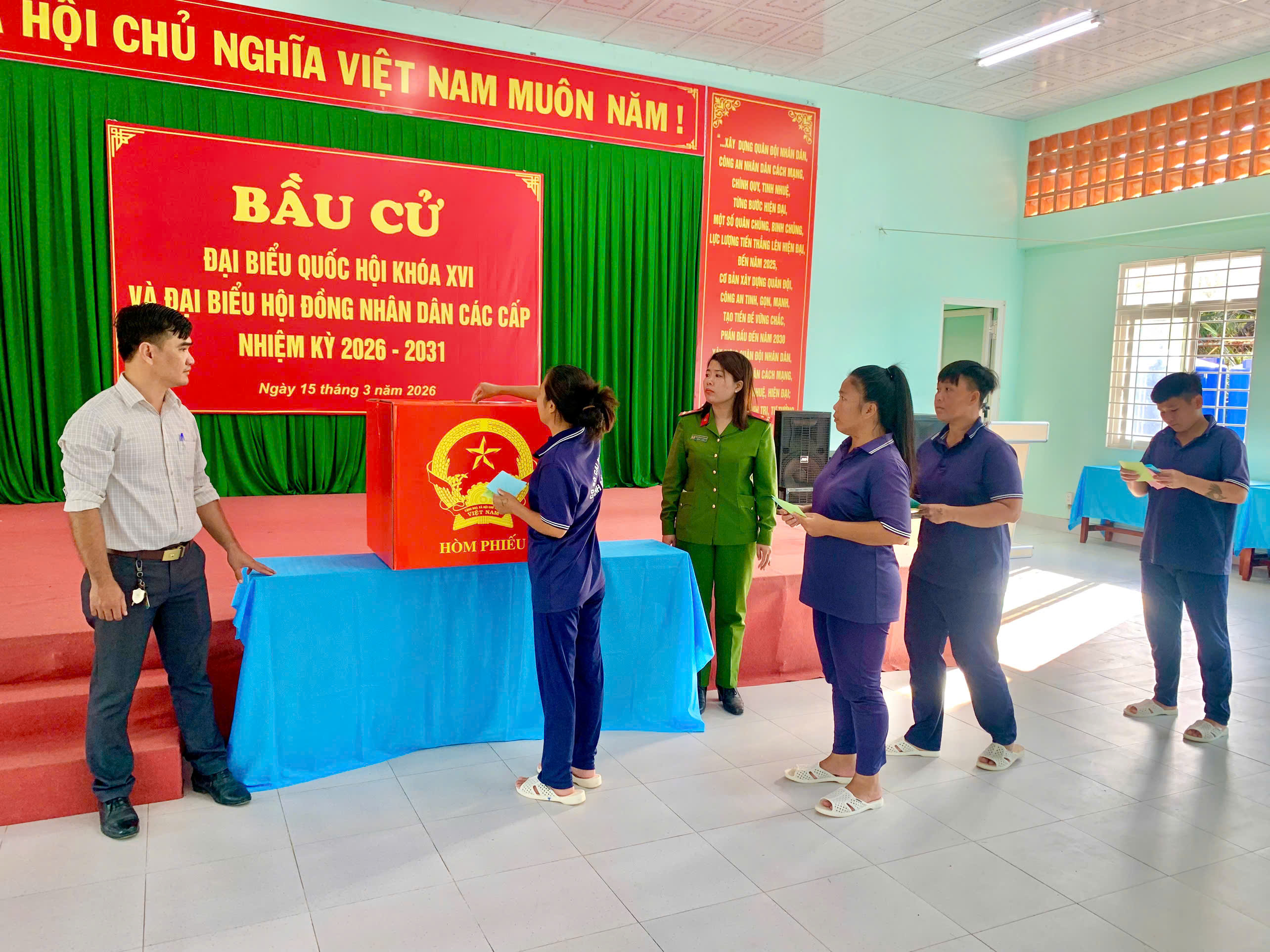 học viên cơ sở thực hiện bầu cử