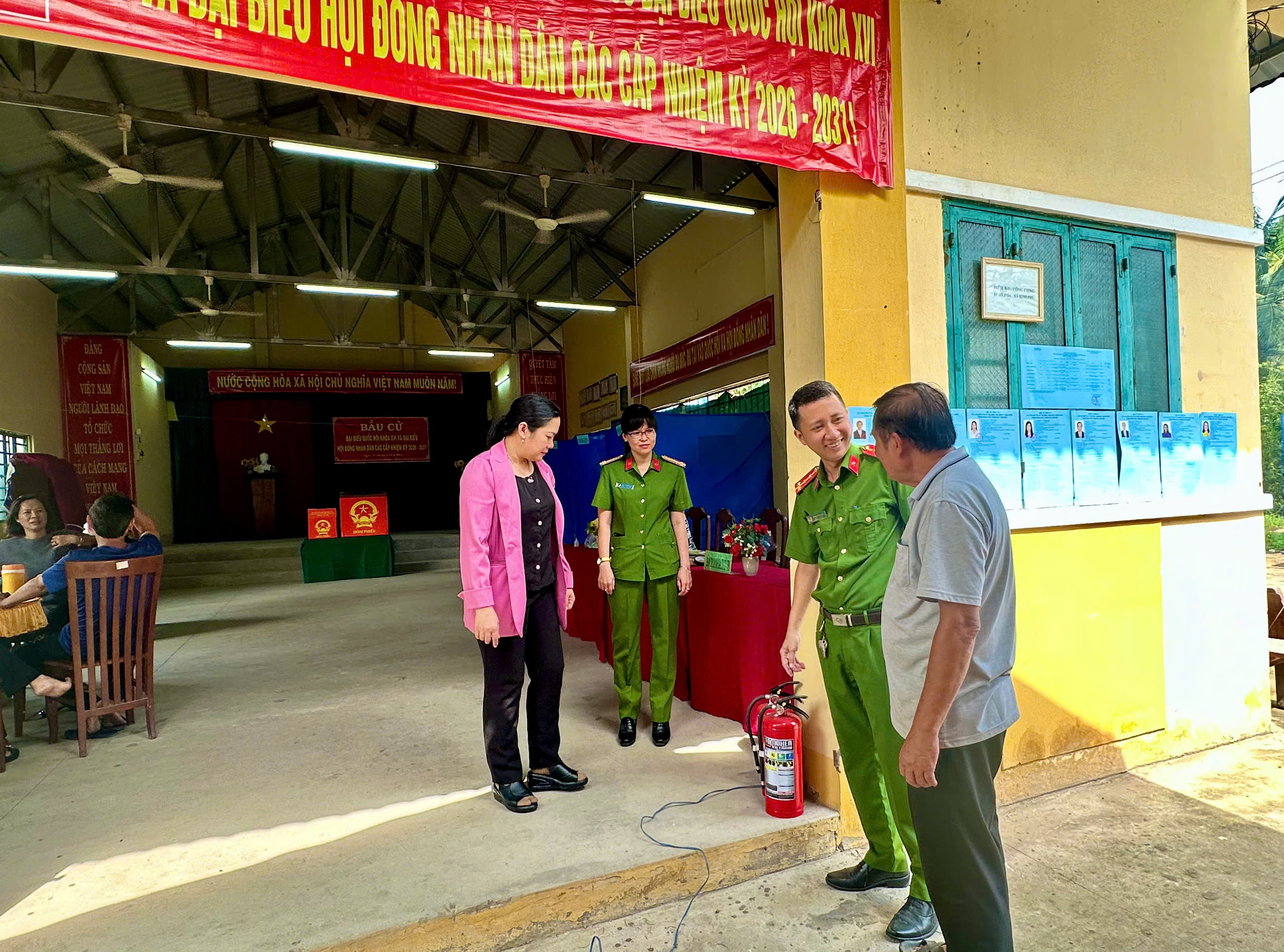 Kiểm tra các điều kiện bảo đảm an toàn phòng cháy chữa cháy tại điểm bầu cử
