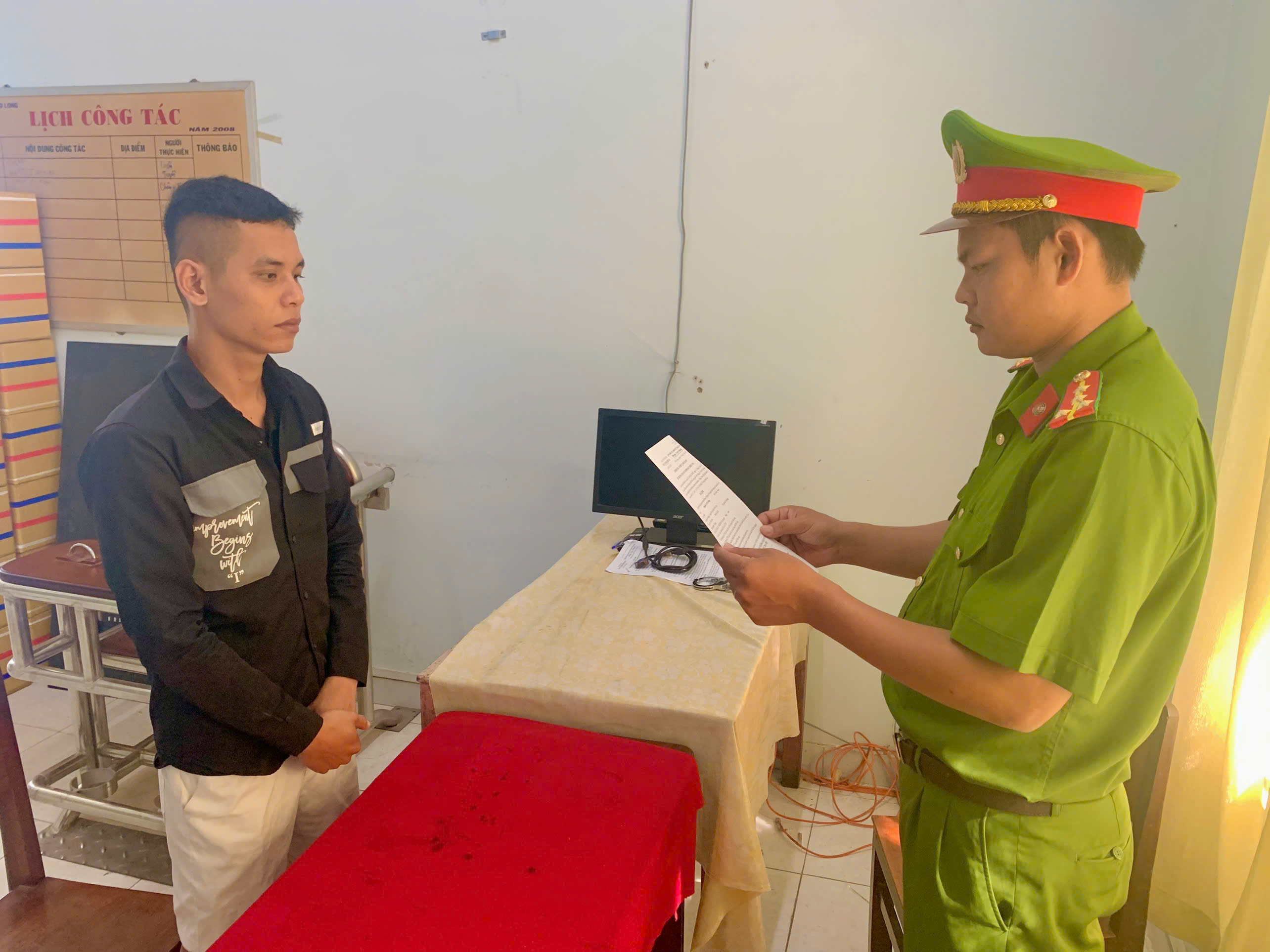 Thi hành lệnh bắt đối với Cường