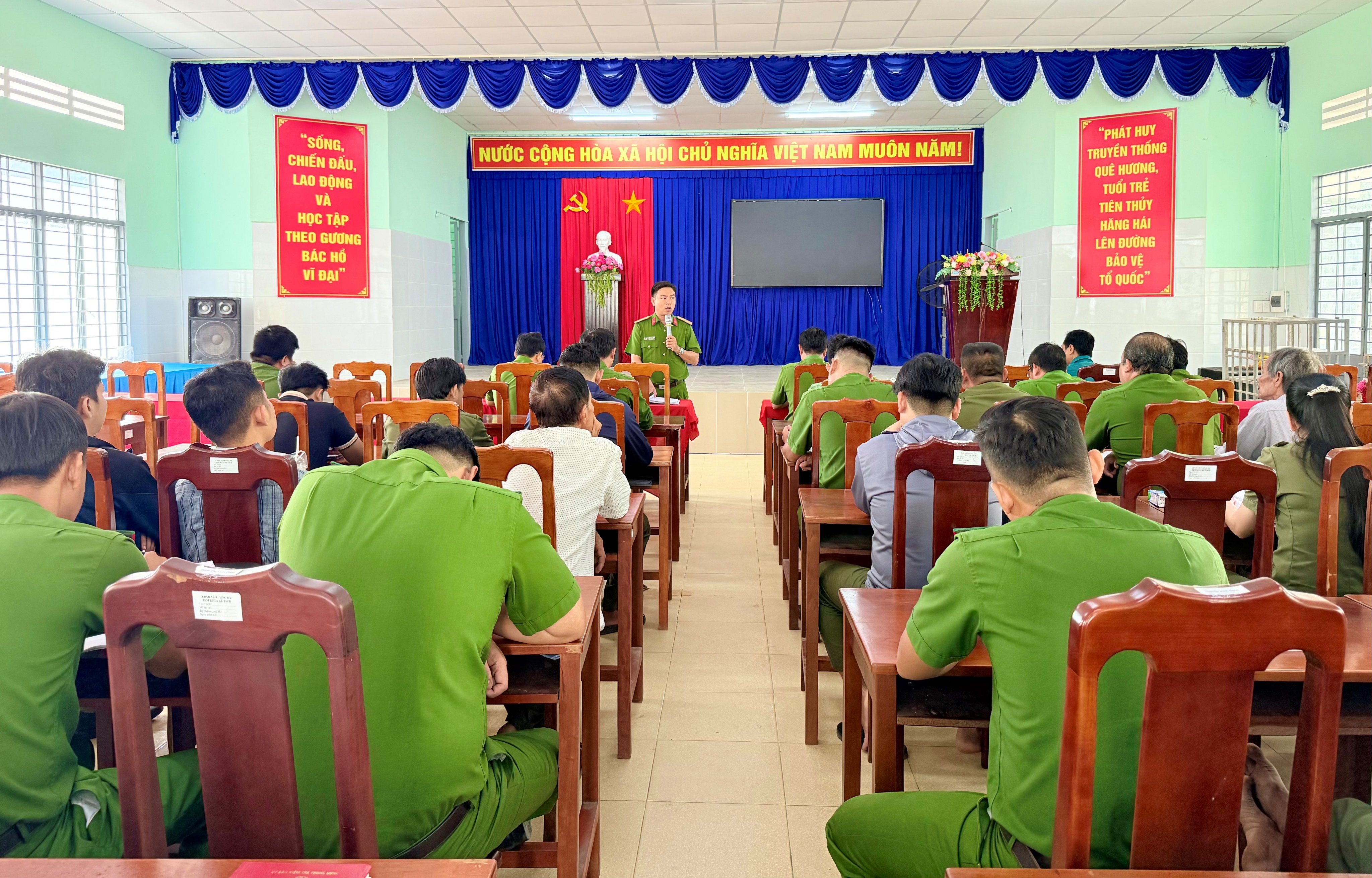 TIEN THUY2