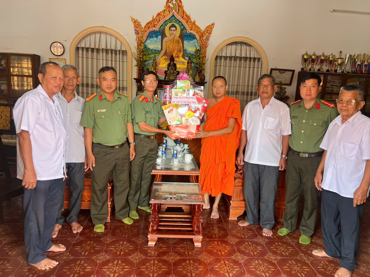 14 04 Công an xã Bình Phú thăm, chúc Tết cổ truyền Chôl Chnam Thmây các chùa Phật giáo Nam tông Khmer trên địa bàn (2)