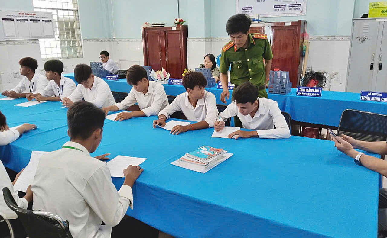 3CNGAN~1