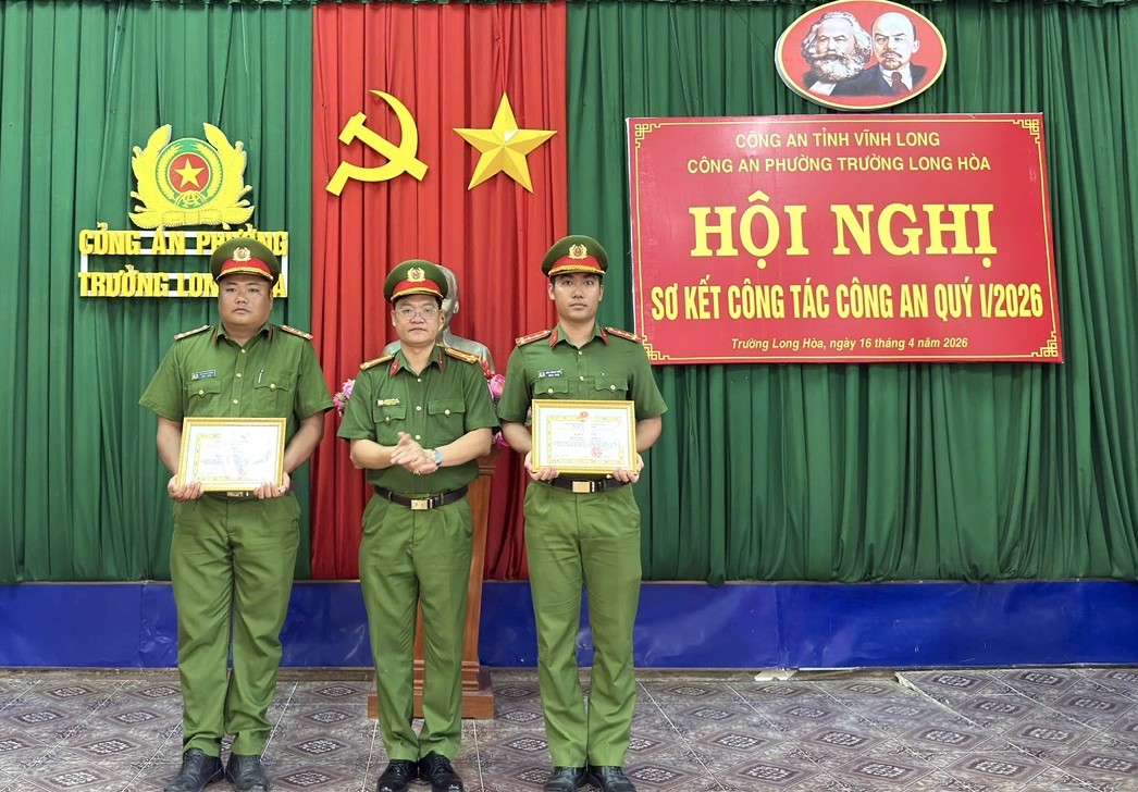 8 TRAO KHEN THƯỞNG 3